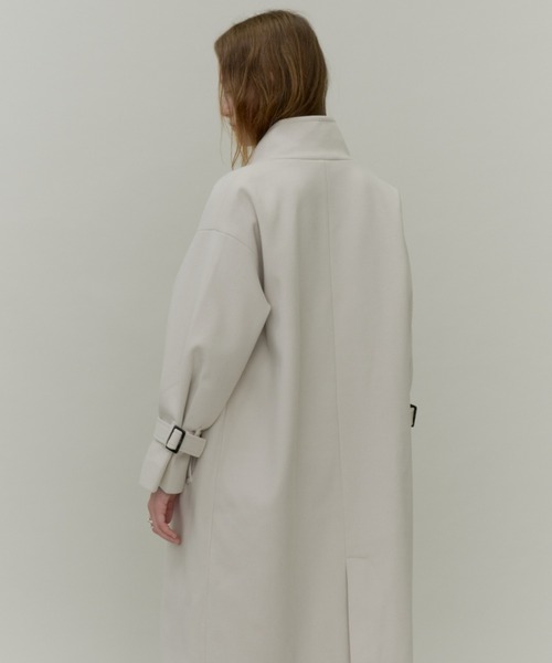 Plumel(プルメル)の「Stand Collar Sleeve Belt Long Coat / ウールライクスタンドカラーロングコート(ステンカラーコート・レディース・オフホワイト/ブラック・MEDIUM)」の8枚目の写真