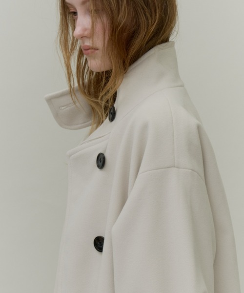 Plumel(プルメル)の「Stand Collar Sleeve Belt Long Coat / ウールライクスタンドカラーロングコート(ステンカラーコート・レディース・オフホワイト/ブラック・MEDIUM)」の9枚目の写真
