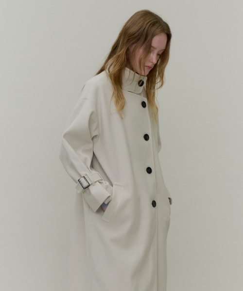 Plumel(プルメル)の「Stand Collar Sleeve Belt Long Coat / ウールライクスタンドカラーロングコート(ステンカラーコート・レディース・オフホワイト/ブラック・MEDIUM)」の7枚目の写真