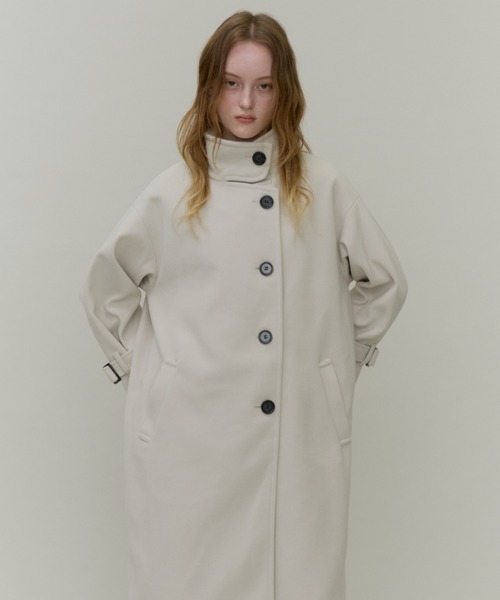 Plumel(プルメル)の「Stand Collar Sleeve Belt Long Coat / ウールライクスタンドカラーロングコート(ステンカラーコート・レディース・オフホワイト/ブラック・MEDIUM)」の4枚目の写真