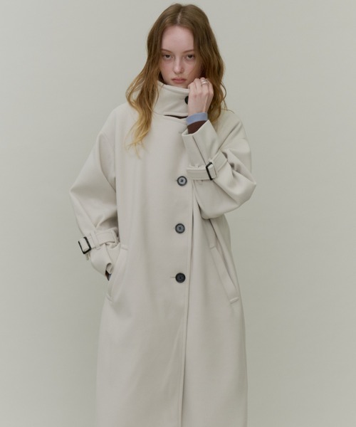 Plumel(プルメル)の「Stand Collar Sleeve Belt Long Coat / ウールライクスタンドカラーロングコート(ステンカラーコート・レディース・オフホワイト/ブラック・MEDIUM)」の5枚目の写真
