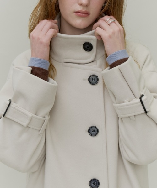 Plumel(プルメル)の「Stand Collar Sleeve Belt Long Coat / ウールライクスタンドカラーロングコート(ステンカラーコート・レディース・オフホワイト/ブラック・MEDIUM)」の10枚目の写真