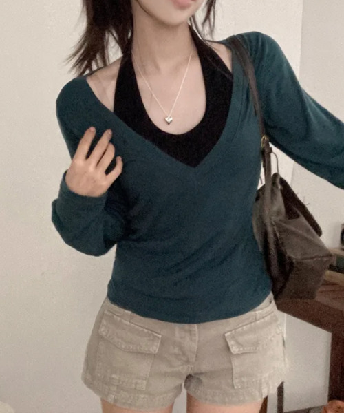 VIVID LADY(ビビッドレディー)の「配色ホルターネックインナードッキング Vネック長袖トップス(Tシャツ/カットソー・レディース・チャコールグレー/ライトブルー/グリーン・FREE)」の16枚目の写真