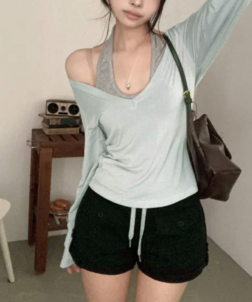 VIVID LADY(ビビッドレディー)の「配色ホルターネックインナードッキング Vネック長袖トップス(Tシャツ/カットソー・レディース・チャコールグレー/ライトブルー/グリーン・FREE)」の17枚目の写真