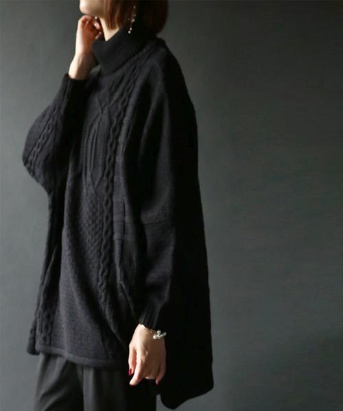 antiqua（アンティカ）の「ケーブル編みドルマンニット（ニット/セーター・レディース・ブラック/グレー・M）」の3枚目の写真