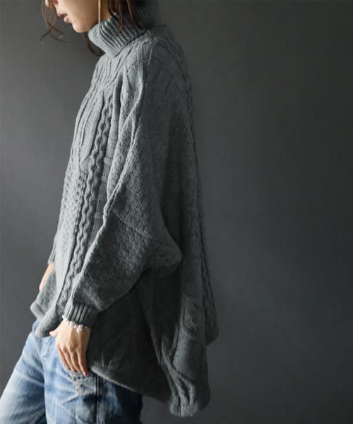antiqua（アンティカ）の「ケーブル編みドルマンニット（ニット/セーター・レディース・ブラック/グレー・M）」の6枚目の写真