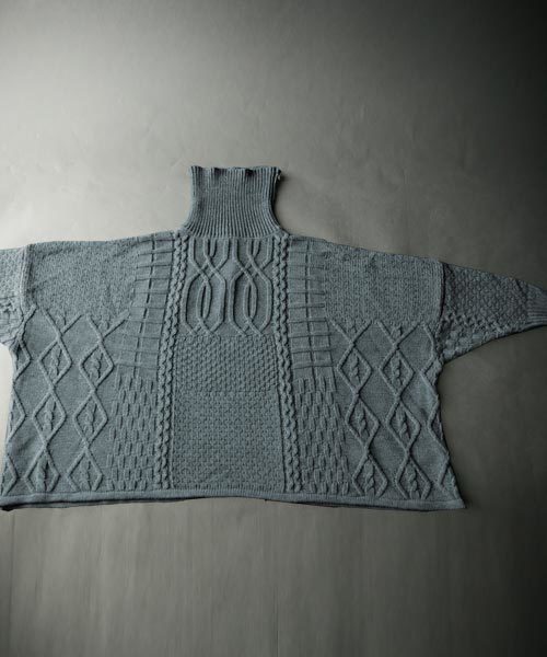 antiqua（アンティカ）の「ケーブル編みドルマンニット（ニット/セーター・レディース・ブラック/グレー・M）」の10枚目の写真