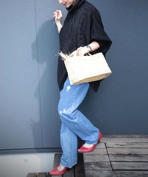 antiqua（アンティカ）の「ケーブル編みドルマンニット（ニット/セーター・レディース・ブラック/グレー・M）」の11枚目の写真