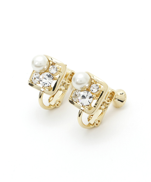 PLAIN CLOTHING（プレーンクロージング）の「スクエアパールビジューイヤリング【PLAIN CLOTHING】（イヤリング・レディース・グレー/クリア/ブラック/ブラウン・FREE）」の4枚目の写真