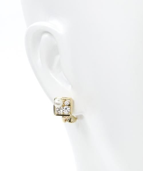 PLAIN CLOTHING（プレーンクロージング）の「スクエアパールビジューイヤリング【PLAIN CLOTHING】（イヤリング・レディース・グレー/クリア/ブラック/ブラウン・FREE）」の6枚目の写真