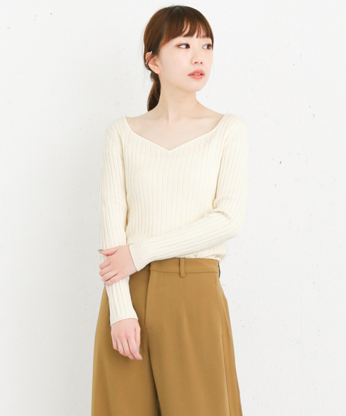 KBF+(ケービーエフプラス)の「KBF+ ラウンドVネックニット(ニット/セーター・レディース・ブラック/オフホワイト/ベージュ・ONE)」の2枚目の写真