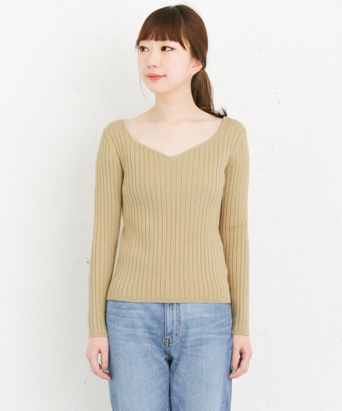 KBF+(ケービーエフプラス)の「KBF+ ラウンドVネックニット(ニット/セーター・レディース・ブラック/オフホワイト/ベージュ・ONE)」の4枚目の写真