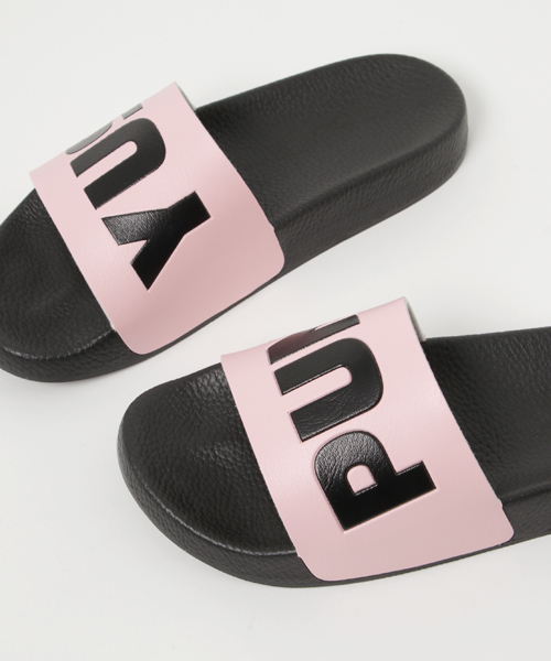 PUNYUS（プニュズ）の「ロゴシャワーサンダル（サンダル・レディース・ホワイト/ピンク/ブラック・3/1/2/4）」の5枚目の写真