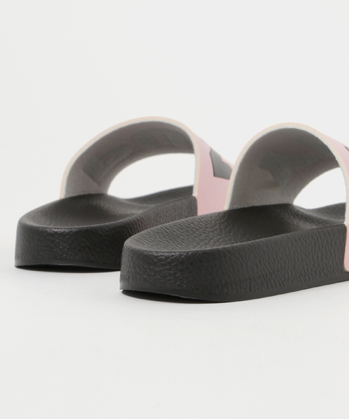 PUNYUS（プニュズ）の「ロゴシャワーサンダル（サンダル・レディース・ホワイト/ピンク/ブラック・3/1/2/4）」の6枚目の写真