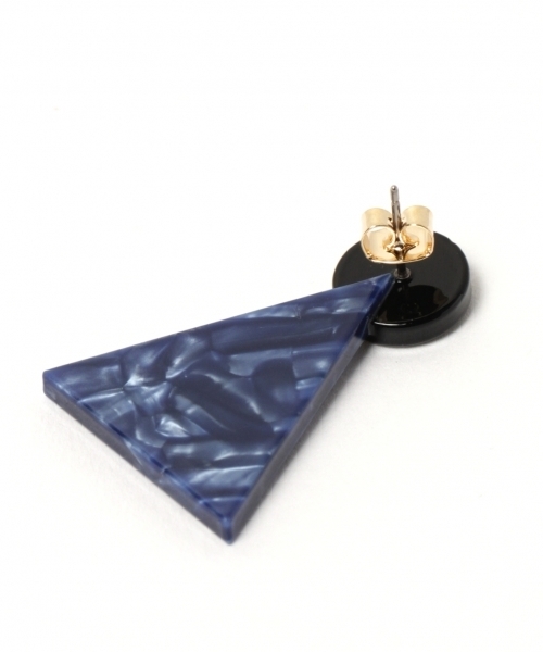 LAKOLE（ラコレ）の「トライアングルマーブルピアス / LAKOLE（ピアス（両耳用）・レディース・ブルー/アイボリー/ブラウン・FREE）」の5枚目の写真