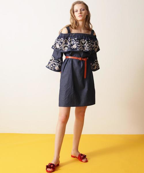 セール ワンピース ドレス Grace オフショルデニム刺繍ワンピース ワンピース Continental グレースコンチネンタル のワンピース オフショルデニム刺繍ワンピース をセール価格で購入できます Grace Continental グレースコンチネンタル の