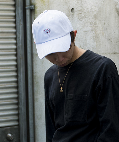 Guess（ゲス）の「【GUESS】TWILL LOW CAP / 【ゲス】ツイル　ロウ　キャップ（キャップ・メンズ・ホワイト/ブラック/ベージュ/ネイビー/ライトグリーン/ライトパープル/ワインレッド/ピンク・FREE）」の2枚目の写真