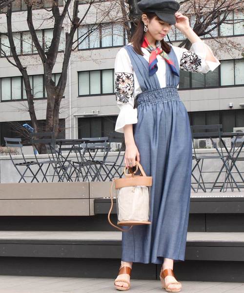 12Twelve Agenda(トゥエルブ アジェンダ)の「サスペンダー付きワイドパンツ(サロペット/オーバーオール・レディース・ネイビー/ブルー/グレイッシュベージュ/ブラック・M)」の4枚目の写真