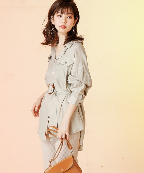 natural couture(ナチュラルクチュール)の「【WEB限定カラー有り】ベルト付きてろっとBIGシャツ(シャツ/ブラウス・レディース・ブラウン/ピンク/アイボリー/ミント・FREE)」の4枚目の写真