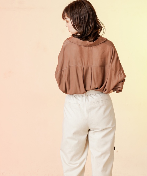 natural couture(ナチュラルクチュール)の「【WEB限定カラー有り】ベルト付きてろっとBIGシャツ(シャツ/ブラウス・レディース・ブラウン/ピンク/アイボリー/ミント・FREE)」の13枚目の写真