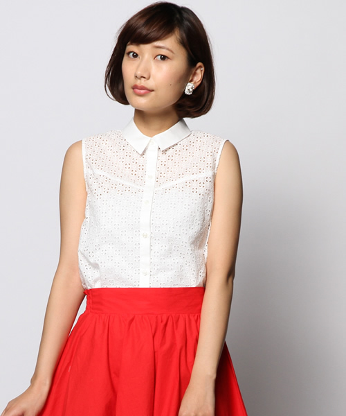 ELFORBR（エルフォーブル）の「【InRed６月号掲載】リーフエンブロイダリーノースリーブシャツ（シャツ/ブラウス・レディース・ホワイト/サックスブルー・38）」の2枚目の写真