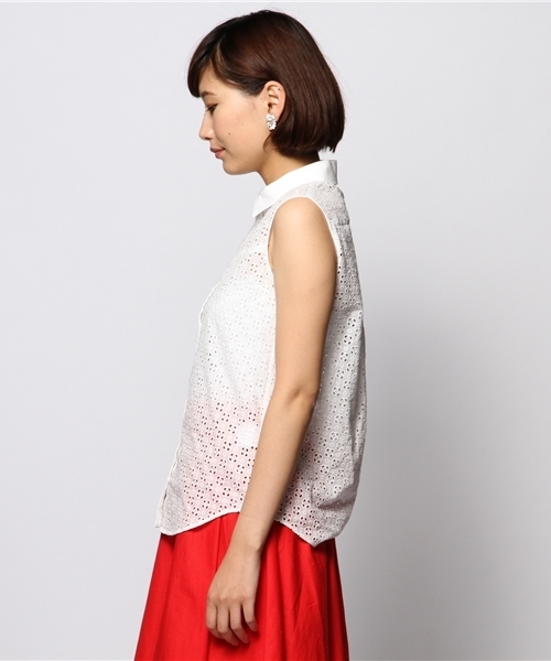 ELFORBR（エルフォーブル）の「【InRed６月号掲載】リーフエンブロイダリーノースリーブシャツ（シャツ/ブラウス・レディース・ホワイト/サックスブルー・38）」の5枚目の写真