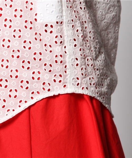 ELFORBR（エルフォーブル）の「【InRed６月号掲載】リーフエンブロイダリーノースリーブシャツ（シャツ/ブラウス・レディース・ホワイト/サックスブルー・38）」の9枚目の写真