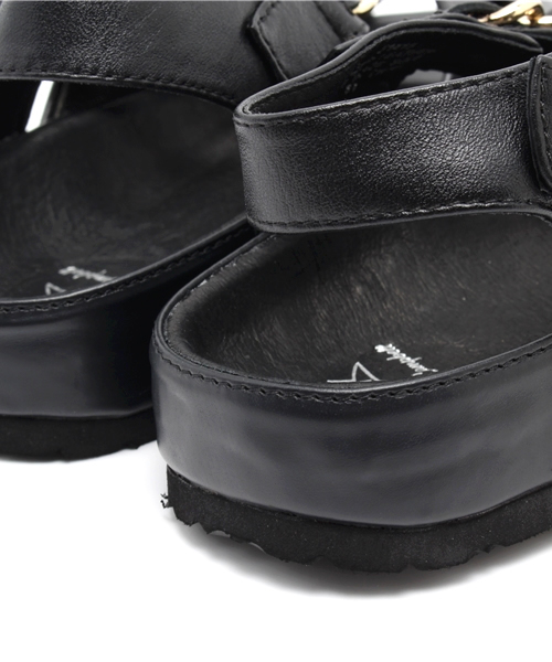 Jeffrey Campbell（ジェフリーキャンベル）の「(JEFFREY CAMPBELL FOR ROSE BUD)HA F1415 FLAT CALF LTH SNDL W/GLD CHAIN&BCKL（サンダル・レディース・ホワイト/ブラック・39/38/37/36）」の5枚目の写真