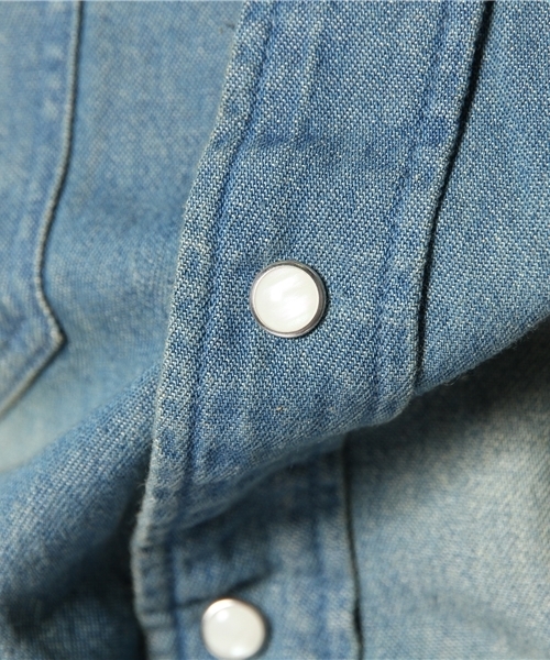 WEGO(ウィゴー)の「WEGO/デニムウエスタン7分袖シャツ(シャツ/ブラウス・メンズ・ホワイト/インディゴブルー/ライトインディゴブルー・MEDIUM/LARGE)」の11枚目の写真