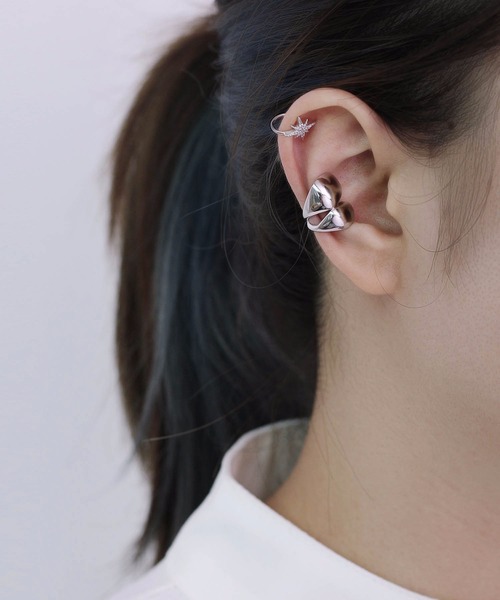 LA VORAGINE（ラ ヴォラジネ）の「イヤーカフ（2個セット）　素材は925シルバー（イヤーカフ・レディース・A/B/C/D/E/H/I/J/K/L/G/F/Q/R/P/O/N/M/S/T/U/その他/その他1/その他2/その他3/その他4・FREE）」の3枚目の写真