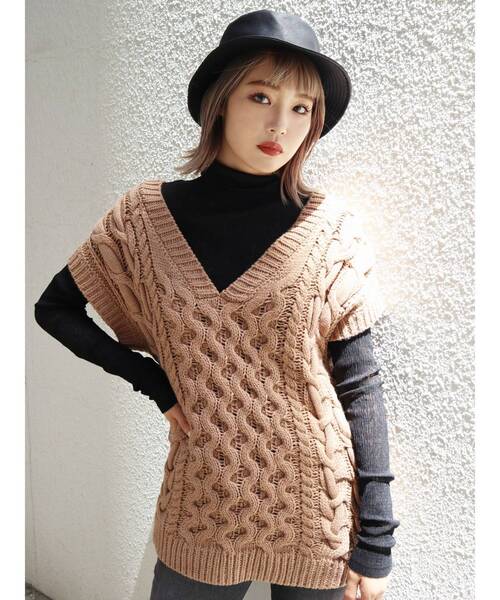 EMODA（エモダ）の「ケーブルバルキーベスト（ベスト・レディース・ホワイト/ブラック/ベージュ/パープル・FREE）」の5枚目の写真