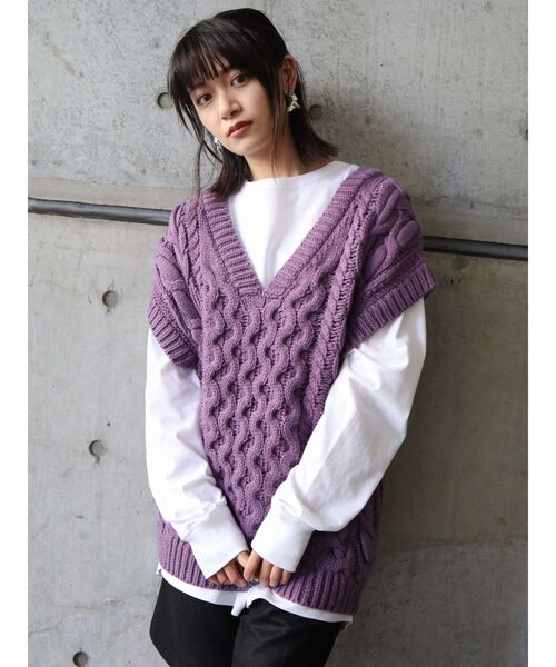 EMODA（エモダ）の「ケーブルバルキーベスト（ベスト・レディース・ホワイト/ブラック/ベージュ/パープル・FREE）」の11枚目の写真