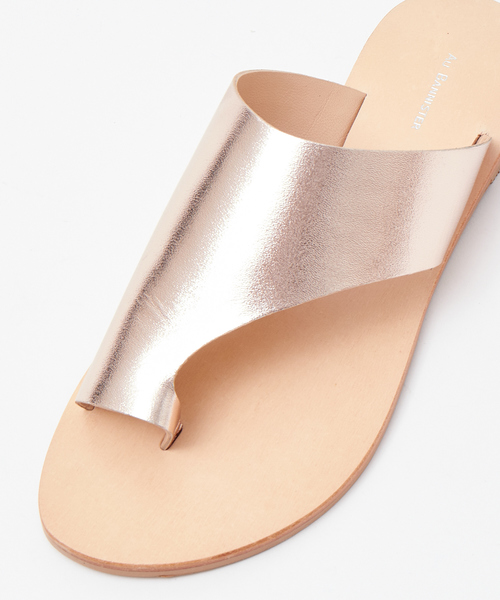 Au BANNISTER（オゥバニスター）の「★トングサンダル（サンダル・レディース・ホワイト/ブラック/ピンクゴールド・S/M/L）」の4枚目の写真