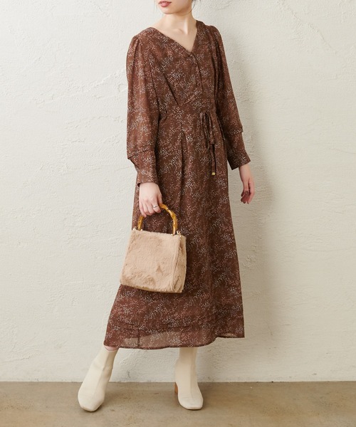 natural couture（ナチュラルクチュール）の「タックディテールVネックワンピース（ワンピース・レディース・ブラウン/その他1/その他2/その他3/レンガ・FREE）」の4枚目の写真