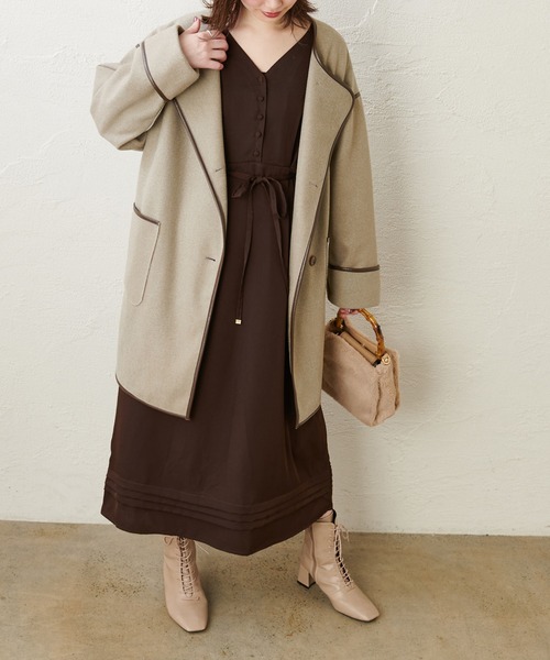 natural couture（ナチュラルクチュール）の「タックディテールVネックワンピース（ワンピース・レディース・ブラウン/その他1/その他2/その他3/レンガ・FREE）」の2枚目の写真