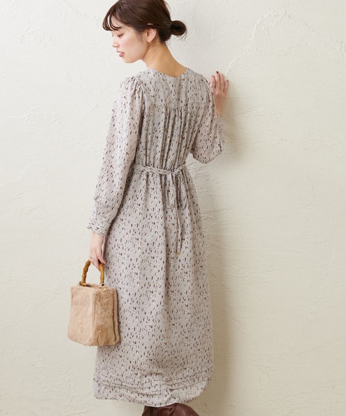 natural couture（ナチュラルクチュール）の「タックディテールVネックワンピース（ワンピース・レディース・ブラウン/その他1/その他2/その他3/レンガ・FREE）」の12枚目の写真