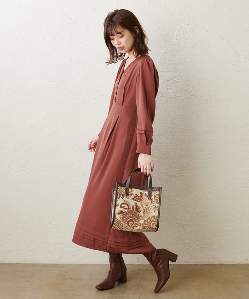 natural couture（ナチュラルクチュール）の「タックディテールVネックワンピース（ワンピース・レディース・ブラウン/その他1/その他2/その他3/レンガ・FREE）」の11枚目の写真