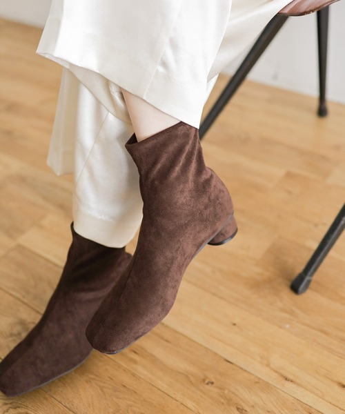 SESTO（セスト）の「ローヒールスリムストレッチショートブーツ（ブーツ・レディース・ダークブラウン/アイボリー/グレイッシュベージュ/ブラック/シルバー/ブラック系その他/ブラウン系その他・LL/3L/S/L/M）」の5枚目の写真