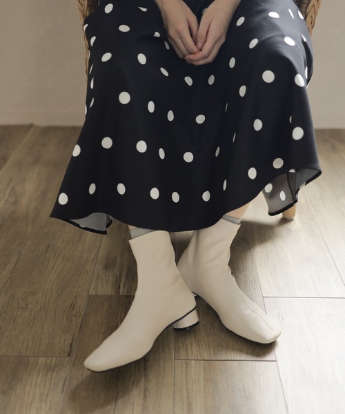 SESTO（セスト）の「ローヒールスリムストレッチショートブーツ（ブーツ・レディース・ダークブラウン/アイボリー/グレイッシュベージュ/ブラック/シルバー/ブラック系その他/ブラウン系その他・LL/3L/S/L/M）」の11枚目の写真