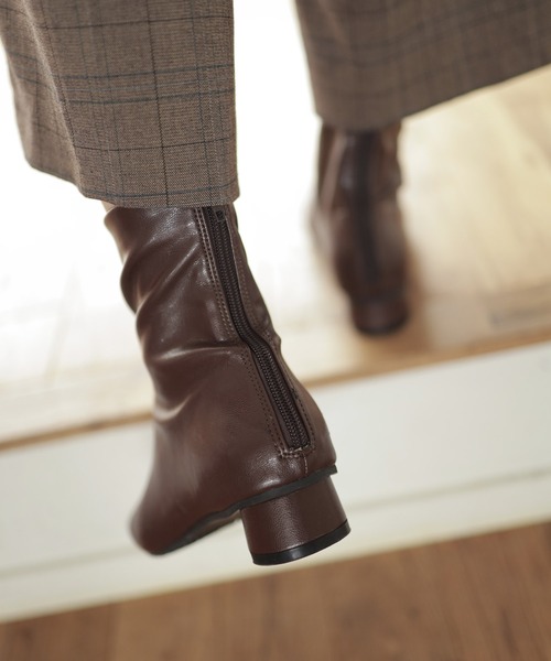 SESTO（セスト）の「ローヒールスリムストレッチショートブーツ（ブーツ・レディース・ダークブラウン/アイボリー/グレイッシュベージュ/ブラック/シルバー/ブラック系その他/ブラウン系その他・LL/3L/S/L/M）」の13枚目の写真