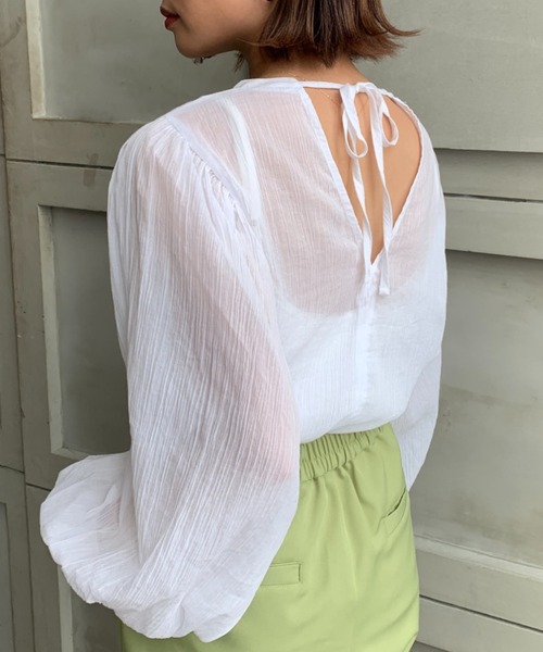 moment+（モーメントプラス）の「綿楊柳バックリボンボリュームスリーブブラウス（シャツ/ブラウス・レディース・オフホワイト/ナチュラル/グリーン/パープル/オレンジ/ブラウン/ブラック・M）」の2枚目の写真