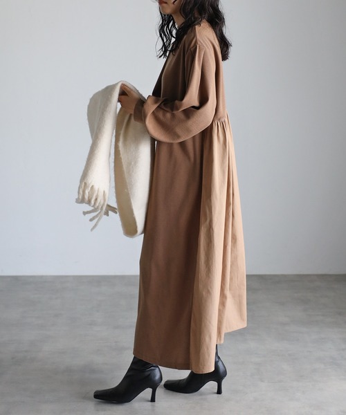 Fizz（フィズ）の「【Fizz/フィズ】　サカリバ素材　バック切替えAラインワンピース（ワンピース・レディース・ブラック/ベージュ/カーキ・M）」の2枚目の写真