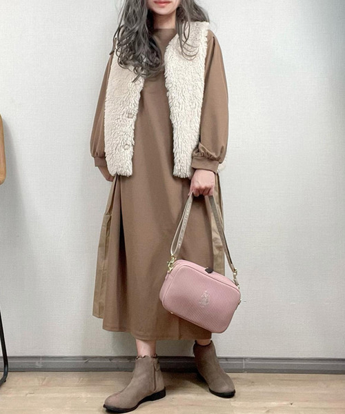 Fizz（フィズ）の「【Fizz/フィズ】　サカリバ素材　バック切替えAラインワンピース（ワンピース・レディース・ブラック/ベージュ/カーキ・M）」の4枚目の写真