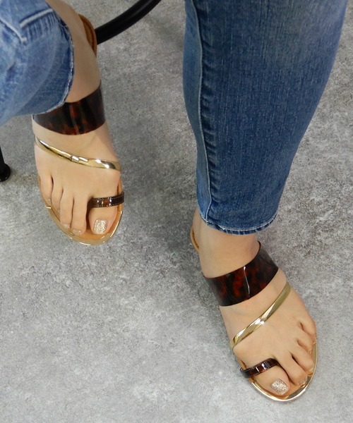 minia（ミニア）の「ゴールドキャップ親指リングサンダル/フラットサンダル　◇（サンダル・レディース・ブラック/アイボリー/クリアブラック/クリア/クリアブラウン・LL/S/M/L）」の5枚目の写真