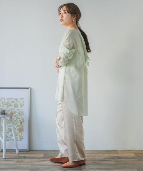 ITEMS URBANRESEARCH（アイテムズ アーバンリサーチ）の「サテンイージーパンツ（その他パンツ・レディース・グリーン/ベージュ/ブラック/モカ・LARGE/SMALL/MEDIUM）」の22枚目の写真
