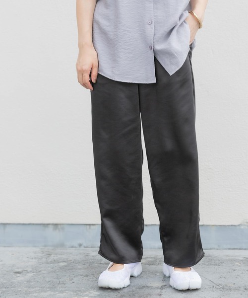 ITEMS URBANRESEARCH（アイテムズ アーバンリサーチ）の「サテンイージーパンツ（その他パンツ・レディース・グリーン/ベージュ/ブラック/モカ・LARGE/SMALL/MEDIUM）」の21枚目の写真