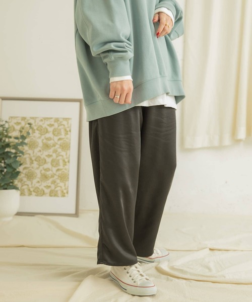ITEMS URBANRESEARCH（アイテムズ アーバンリサーチ）の「サテンイージーパンツ（その他パンツ・レディース・グリーン/ベージュ/ブラック/モカ・LARGE/SMALL/MEDIUM）」の15枚目の写真
