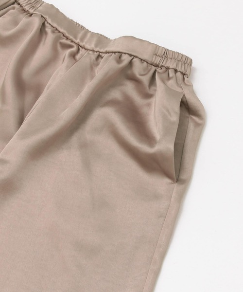 ITEMS URBANRESEARCH（アイテムズ アーバンリサーチ）の「サテンイージーパンツ（その他パンツ・レディース・グリーン/ベージュ/ブラック/モカ・LARGE/SMALL/MEDIUM）」の5枚目の写真