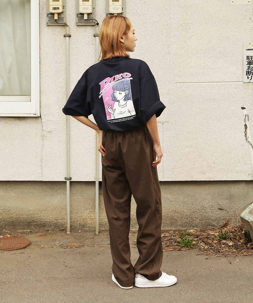 Piko（ピコ）の「【別注】【PIKO】古着風 指ハートガール イージーケア 高密度ビッグシルエットイラストTシャツ（Tシャツ/カットソー・レディース・ホワイト/ブラック/ベージュ/ネイビー/ピンク/ブルー/グリーン・MEDIUM/LARGE）」の14枚目の写真