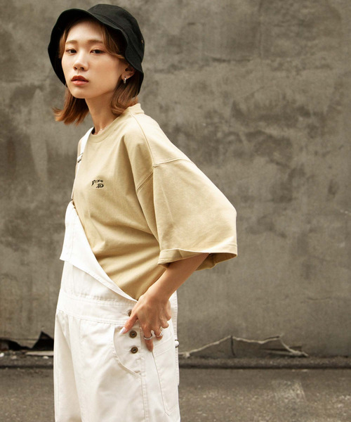 Piko（ピコ）の「【別注】【PIKO】古着風 指ハートガール イージーケア 高密度ビッグシルエットイラストTシャツ（Tシャツ/カットソー・レディース・ホワイト/ブラック/ベージュ/ネイビー/ピンク/ブルー/グリーン・MEDIUM/LARGE）」の9枚目の写真